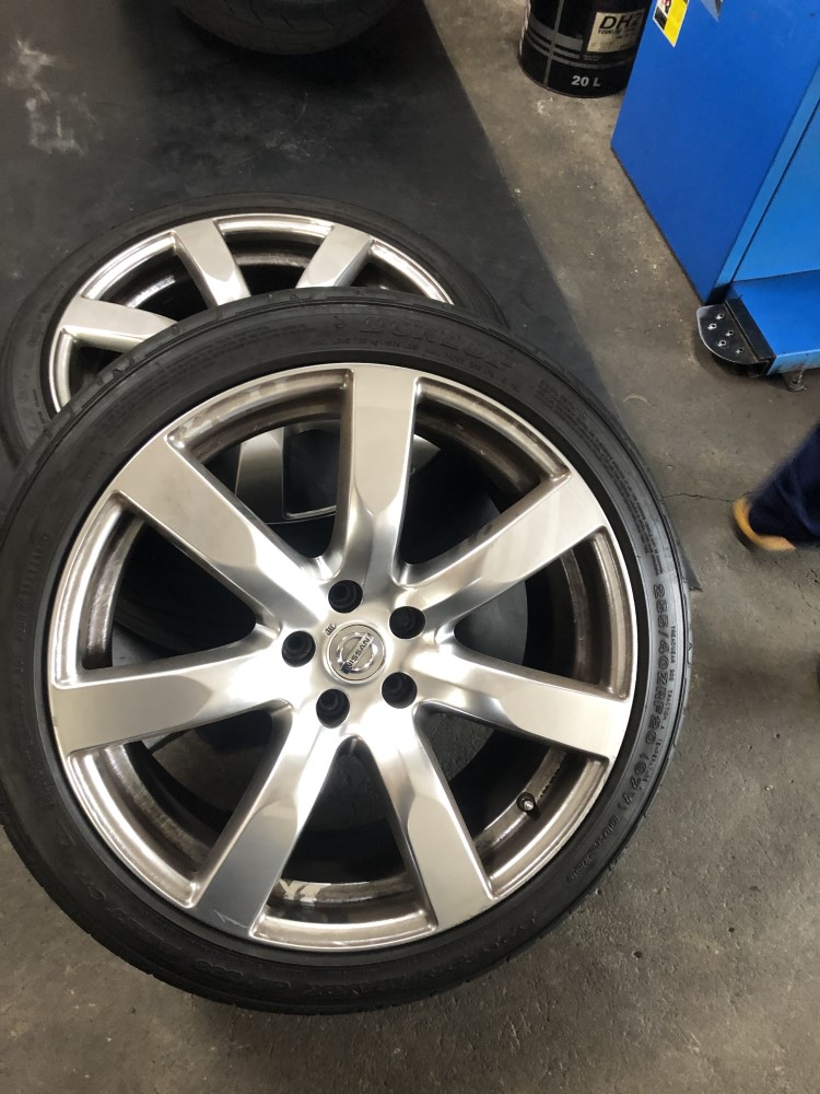 35GT-RへブリヂストンのポテンザRE070Rを装着　タイヤはランフラット255/40R20　285/35R20　静岡でタイヤ交換ならミスタータイヤマン青山へ