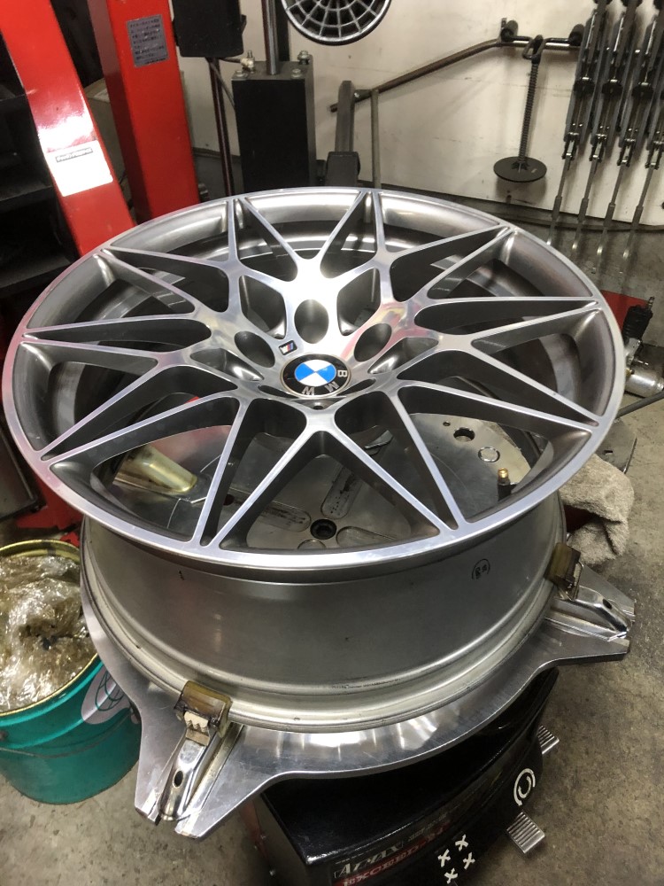 M4　コンペテション　鍛造ホイール　BMW　静岡でタイヤ交換ならミスタータイヤマン青山へお任せ下さい